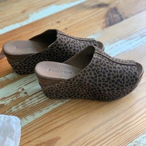 Chocolat Blu Wyyn Peep Toe Wedge Sandal